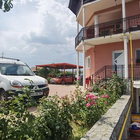 Casa Reds Lodge