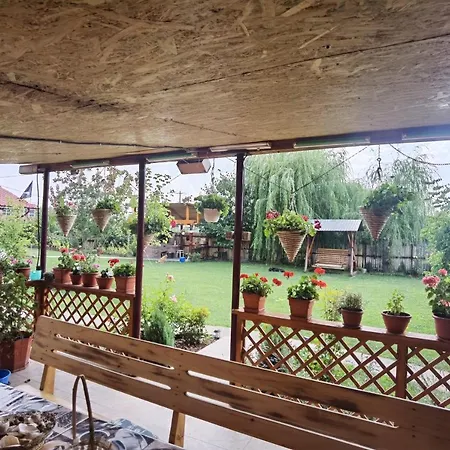 Casa Reds Lodge
